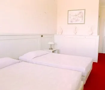 Novahotel ホテル 3*