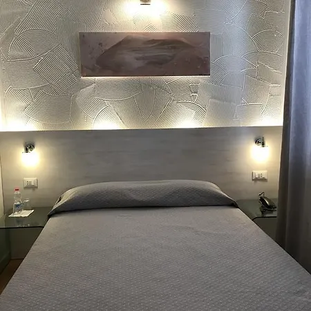 Novahotel ホテル 3*